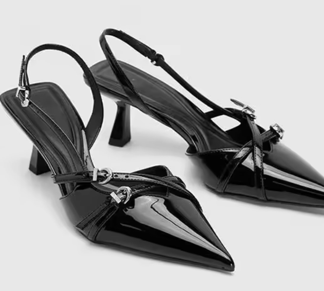 신발 뭐가 더 이뻐??(디자인만 봐줘 블랙살거야둘다!)