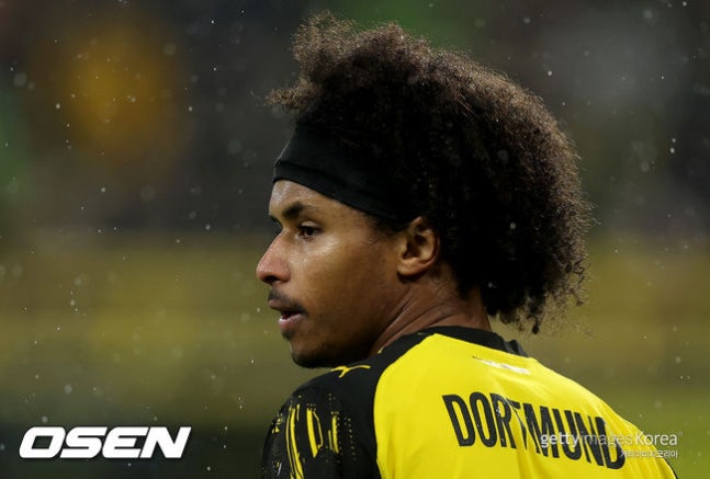 '불법 무기 소지' 도르트문트 유망주, 구단 몰래 고난도 격투기 훈련 논란..."몸 관리 안해?"