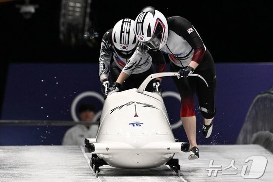 여자 봅슬레이 2인승 '김유란 팀', 1·2차 시기 25팀 중 15위[올림픽]