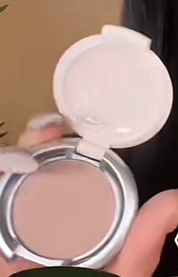 혹시 이 블러셔 뭔지 알아?