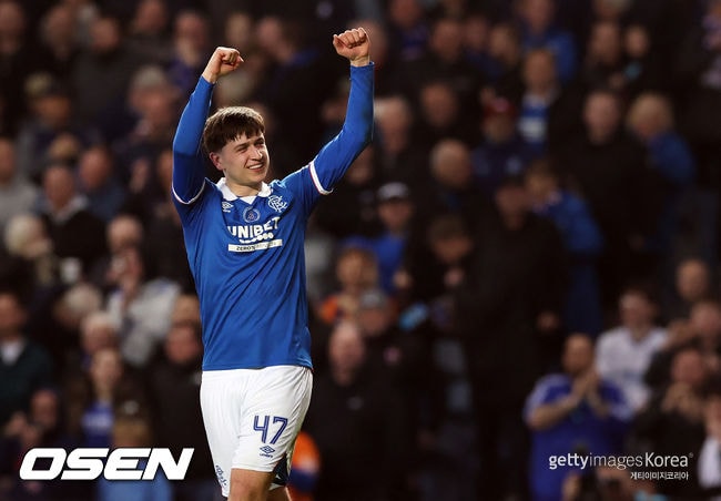 '같은 토트넘 임대생, 다른 운명' 무어, 레인저스 주전으로 성장...양민혁은 '전력 외'