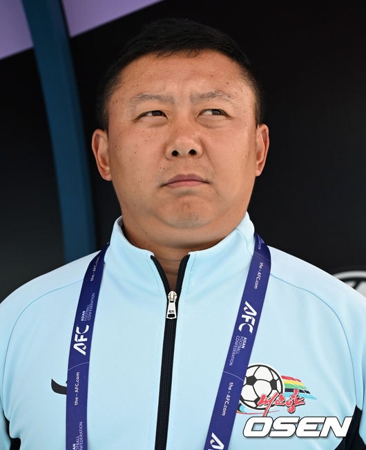"북측" 한마디에 기자회견 '퇴장', 北 내고향 감독 화내고 떠났다...'3억 지원' 공동응원 등에 업고 우승→믹스트존도 패싱
