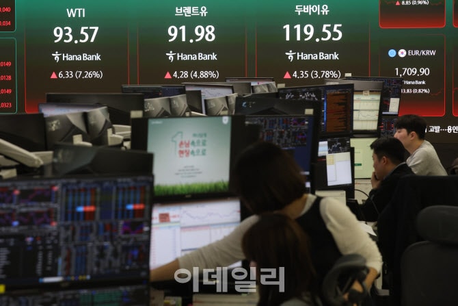 골드만삭스 유가 전망치 세번째 상향…유가 또 100달러 넘어서