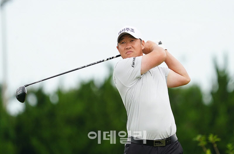 '50억 클럽' 가입한 강경남 "23년 버틴 나 자신에게 고마워"