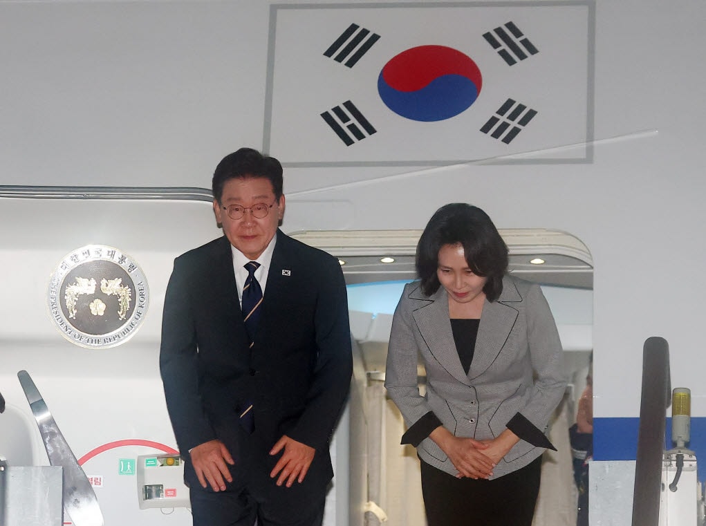 李대통령, 서울공항 도착…나토·몽골 순방 마무리