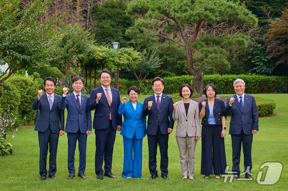 이 대통령, 비교섭단체와도 오찬…29일 원내대표·의원 회동