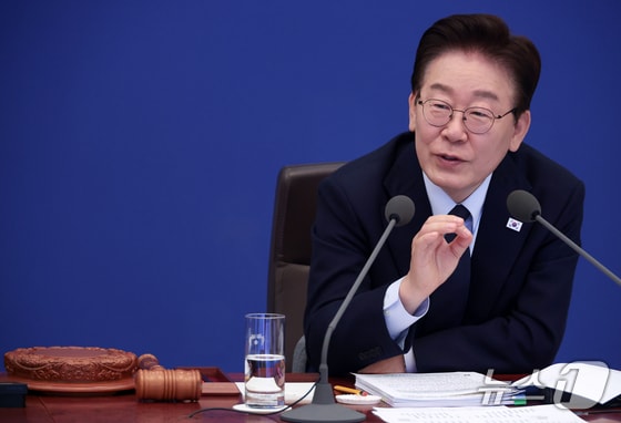 李대통령 "계곡 불법시설 기회 2번 줬는데 누락있다면 심각…감찰 철저히"